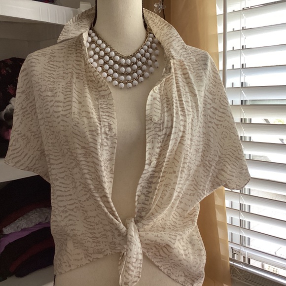 button tie print blouse  euc - Picture 2 of 5